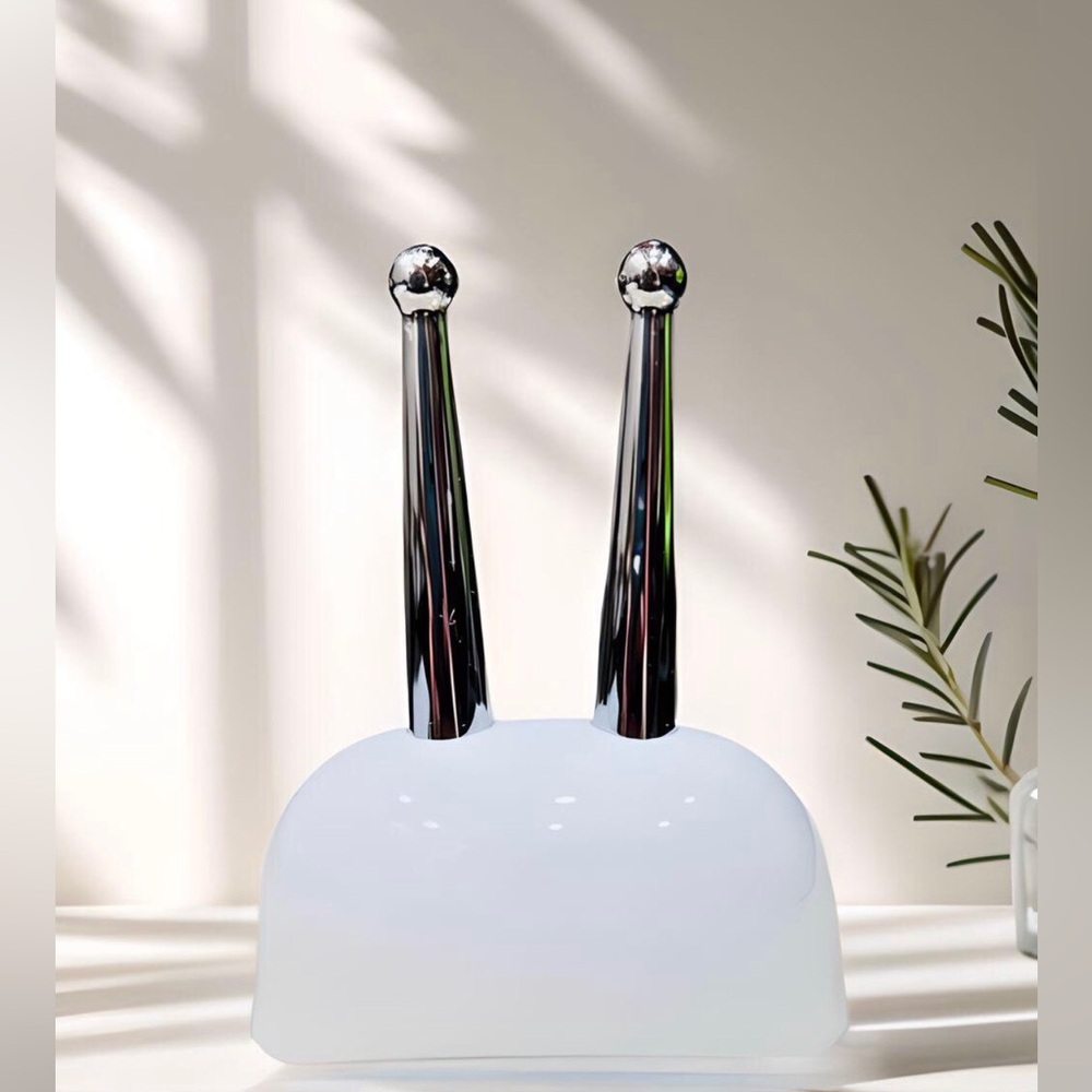 NUFACE TRINITY® EFFECTIVE LIP & EYE ATTACHMENT - SMILE LINES & EYE WRINK…